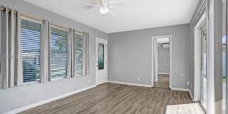949 SE 10th Ct Gallery 9