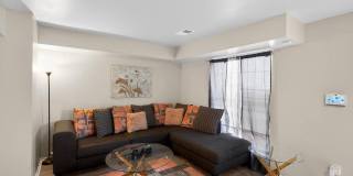 2523 Robinson Place Gallery 28