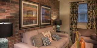 Beautiful & Spacious Apartments in the Heart of Metairie! Gallery 2