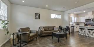 898 N 18th Avenue ~ Spacious & Immaculately Maintained Townhome Gallery 4