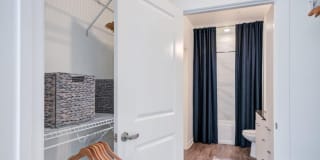 501-31 N COLUMBUS Boulevard Gallery 17