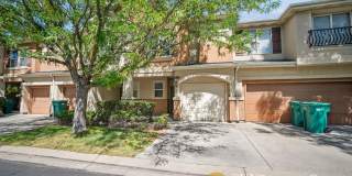 Beautiful Townhome in Excellent West Valley Area Gallery 1
