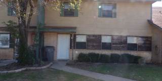 2 STORY TOWNHOUSE , CLOSE TO SHOPPING AND RESTAURANTS Gallery 1