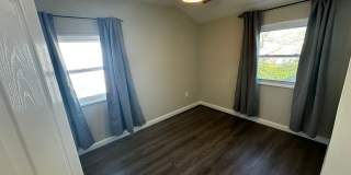Discover Comfort and Convenience in this Charming 2BR, 1BA Duplex Gallery 15