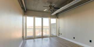 Excellent and newly refreshed Uptown 8th floor condo in the Courtside complex. Gallery 8