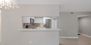 Charming 2BR Condo in Miami Gallery 9
