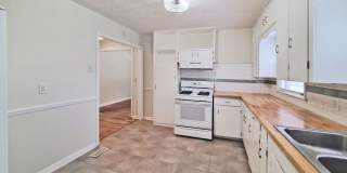 COMING SOON! Cutest 2/1 Bungalow in Hapeville - Housing Vouchers Accepted Gallery 12