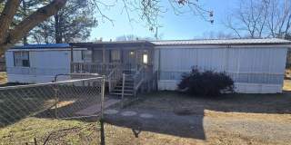 Peaceful Retreat in Southside! • 3/2 on Caney Creek Gallery 1