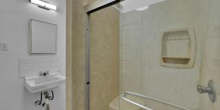 Spacious 3 Bed - 1 Bath House Near Downtown Spacious 3 Bed - 1 Bath House Near Downtown Gallery 23