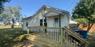 2 bedroom with detached garage and fenced in yard Gallery 1