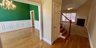 3BR 2.5BA + Bonus Executive Townhome Near MTSU, FREE Lawn Care! Gallery 5