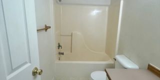 4 Bedroom, 2 Bathroom Duplex - Pet Friendly Gallery 36