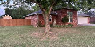 Available August 1st! 3-Bedroom, 2-Bathroom Home in East Rogers Gallery 36