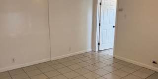 Beautiful 1 Bed Backhouse Available Now! Gallery 4