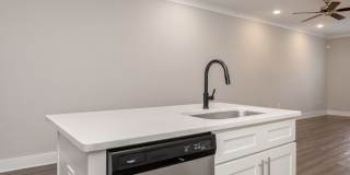 Spacious 3 Bedroom Townhouse with Community Pool! Gallery 13