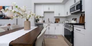 Downtown Ontario Luxury Apartments Gallery 46