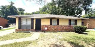 ** 3 bed 1.5 bath located in Regency park ** Call 334-366-9198 to schedule a self-tour ** 3 bed 1.5 bath located in Regency park ** Call 334-366-9198 to schedule a self-tour Gallery 1
