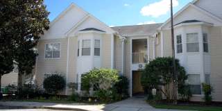 Second Floor Unit at The Oaks! Gallery 1