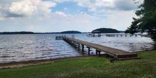 Fully Furnished Lakefront Home Gallery 1