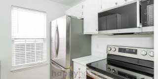 The Urban Retreat: Modern 3/1.5 Near Everything You Love Gallery 7