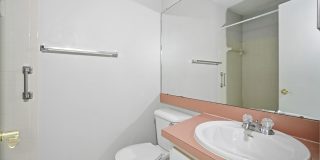 Quaint 2BR/2BA Citrus Park End Unit Condo in Hampton Park Gallery 21