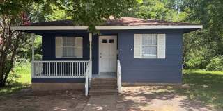 3 bedroom and 1 bathroom house- $1000 move-in special Gallery 1