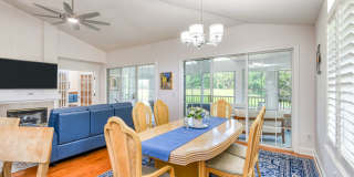 Luxury 4-bedroom - 4 bath with garage Gallery 12