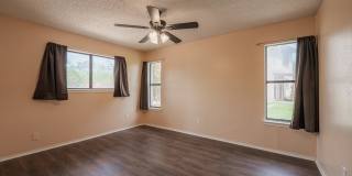 1002 River Oak Gallery 12