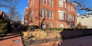 Stunning Fully Furnished Capitol Hill One Bedroom W/Parking Included! Gallery 10