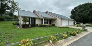 Peaceful Single-Level Living in a Charming Kodak Neighborhood Gallery 1