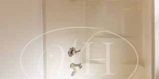 Great 2 Bedroom with Classic Finishes Gallery 23