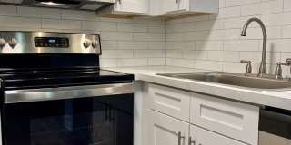 RENOVATED APARTMENT WITH IN-UNIT WASHER-DRYER & GARAGE PARKING! Gallery 9