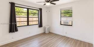 930 NE 23rd Ct Gallery 4