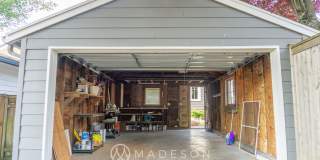 Beautiful Remodeled House with Fenced Yard in Maple Leaf Gallery 12