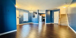 End-Unit 3BR Townhome Minutes to NCSU, Downtown & Crossroads Gallery 7