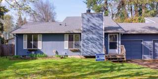 Charming 3 Bedroom | 2 Bathroom Duplex | Private Backyard | Near Washington Square Mall Gallery 1