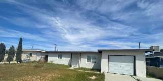 Comfortable Living in Mojave - Move In Ready 2bd & 1bth - Big Backyard Gallery 1