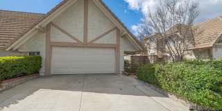 Beautiful 4-Bedroom Home in the Heart of Valencia! Gallery 1