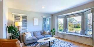 MODERN ARCHITECTURE W/ BEACH CHARM: BRIGHT & AIRY, 4BR3BA, 2-STORY HOME W/ OPEN & BRIGHT LIVING SPACE & LARGE YARD W/ DECK & JACUZZI LESS THAN A BLOCK TO LMU, CLOSE TO PARK, SHOPPING, LAX & 10 MINS TO BEACH! Gallery 3