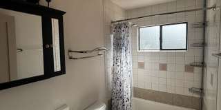 Beautiful 2-bed, 1 bath Home Gallery 13