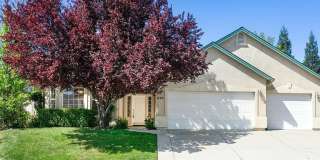Spacious Home Near Mountain View School with a 3 Car Garage Spacious Home Near Mountain View School with a 3 Car Garage Gallery 1
