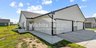 Move-In Ready Duplex in Bel Aire! Gallery 1