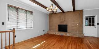 Unique 3 Bedroom Home with Large Yard & Bonus Room! Gallery 16