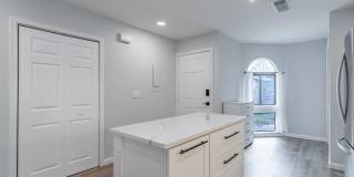 8118 BAYMEADOWS Circle Gallery 6