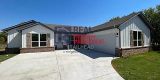 Stylish 3 Bed, 2 Bath Home in Gated Lakeside Community! Gallery 1