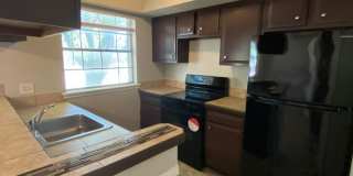 2 Bedroom 1.5 Bath Apt at the Monterey Square Apts NW OKC Gallery 15