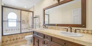 209 N Doheny Dr Gallery 21