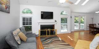 Contemporary 3-Bedroom 2-Bath Townhome in Chapel Hill Close to UNC and Hospital! Gallery 12