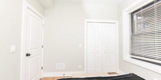 2026 W Montrose Gallery 7