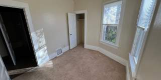 3 Bedroom, 1 Bathroom Single Family House Downtown Gallery 18